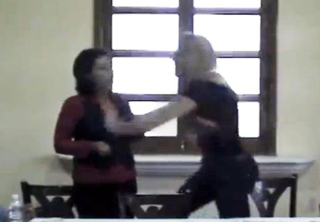 Excandidatas del PRD arreglan sus diferencias a empujones (video)