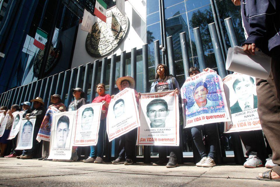 La PGR se echa para atrás sobre investigación del caso Ayotzinapa y niega violaciones a la ley