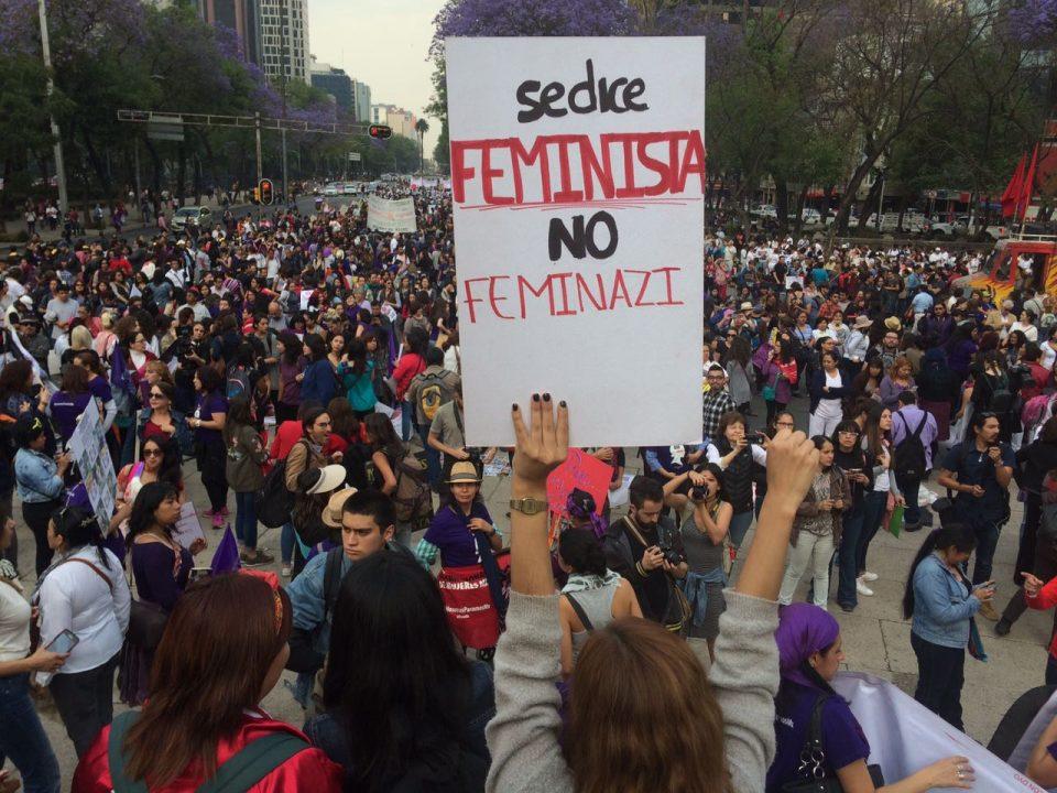 Igualdad salarial y seguridad: las exigencias de miles de mujeres en la CDMX (fotos y videos)