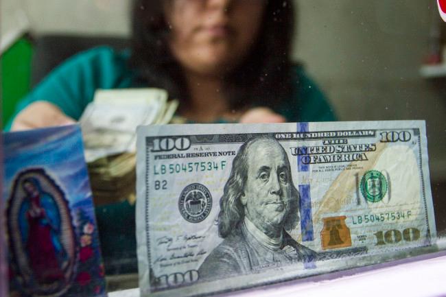 Cada día más cercano a los 18 pesos, el dólar cierra con nuevo máximo histórico