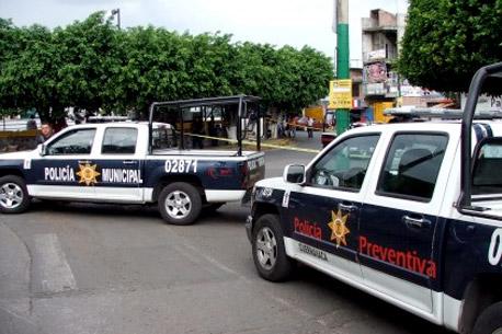 Liberan a 26 policías de Guanajuato acusados de nexo con el narco