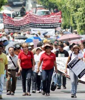 Marchan maestros rumbo el Zócalo