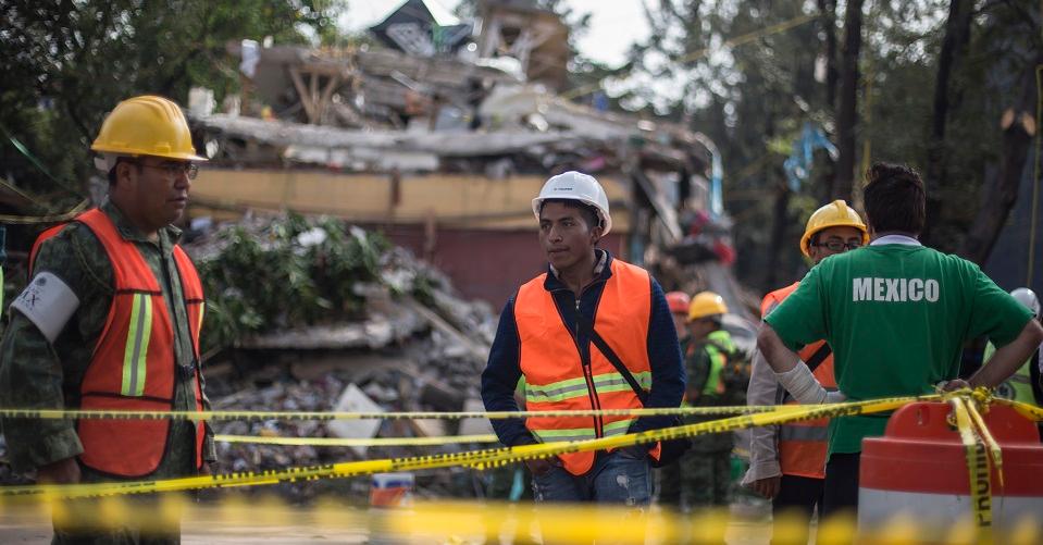 4 días después del sismo, rescatistas siguen buscando sobrevivientes en multifamiliar de Tlalpan