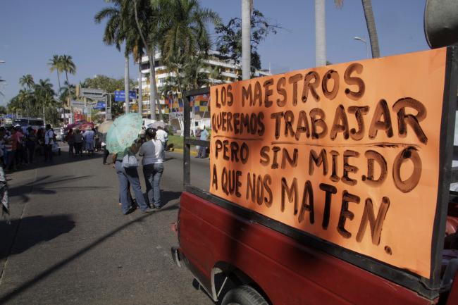 Maestros de Acapulco marchan por segunda vez para exigir mayor seguridad en las escuelas