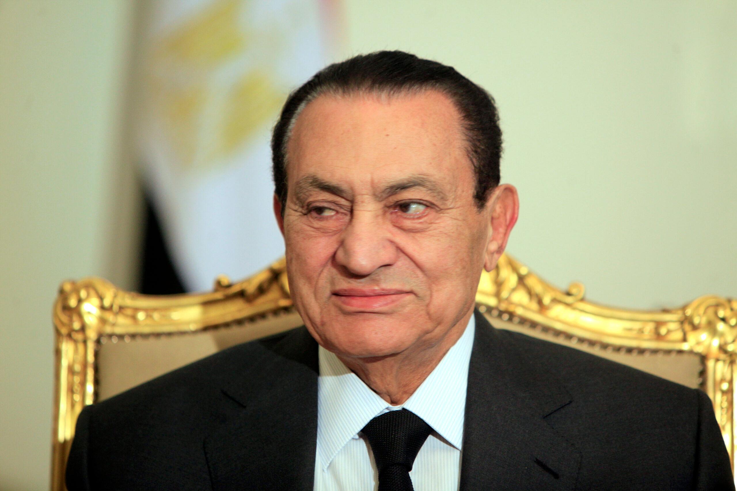 Prevalece confusión sobre salud de Mubarak; algunos lo dan por muerto