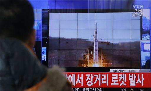 Corea del Norte lanza cohete de largo alcance pese a advertencias