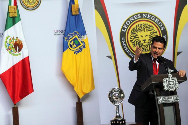 Gobernador de Jalisco pide a su padre que solicite licencia y no se meta en las elecciones