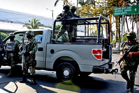 Caen cinco agentes y un jefe policíaco tras enfrentamiento en Veracruz