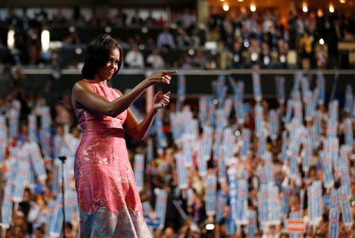 Michelle <i>vende</i> a Obama como “el sueño americano” (discurso íntegro en español)