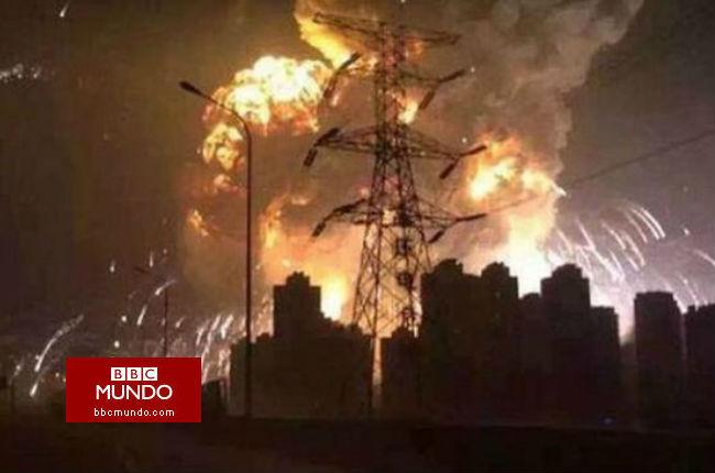 Video: La impresionante columna de fuego en las explosiones de Tianjin