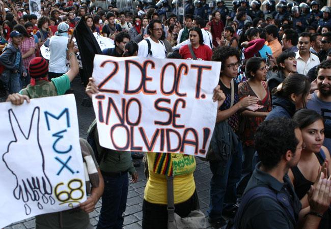 Bandera a media asta, toma de escuelas y marchas para conmemorar el 68
