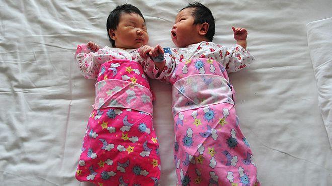 No más permisos, parejas chinas ya pueden tener dos hijos sin autorización del gobierno