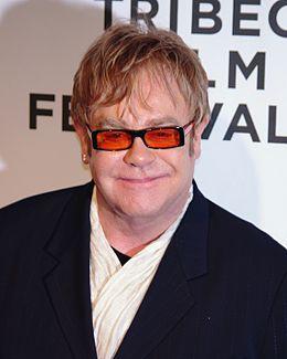 Hospitalizan a Elton John por grave infección respiratoria