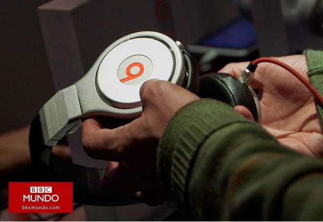 Por qué los audífonos podrían ser el peor enemigo de la memoria