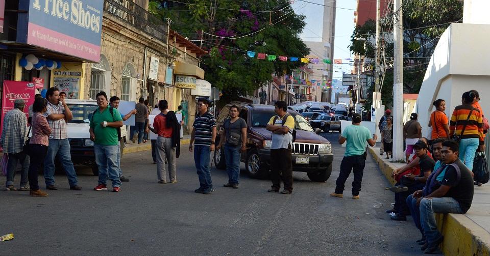 Acusan retrasos en el pago de aguinaldos en NL, Guerrero y Chiapas