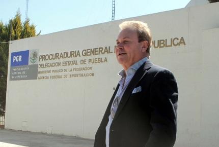 Henaine denuncia a Moreno Valle ante PGR