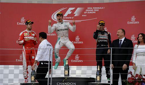 Mexicano Checo Pérez vuelve al podio y es el tercer mejor piloto en el Gran Premio de Europa