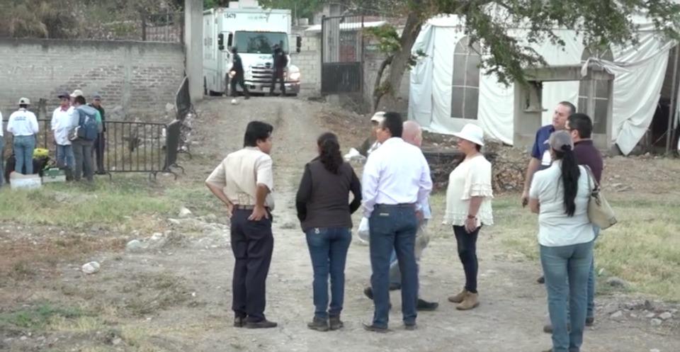 Exhuman 4 cuerpos y decenas de restos óseos de una fosa en Jojutla, Morelos