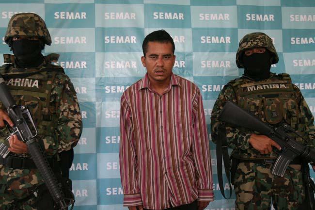 Detienen a presunto narco con credencial de periodista asesinada