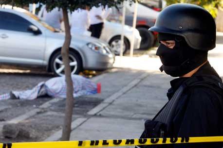 Mueren 111 inocentes por guerra contra el narco en 2010: CNDH