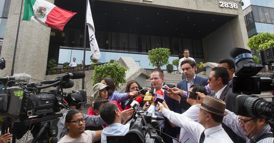 Fiscalías están acéfalas por una estrategia política del PRI, acusan opositores