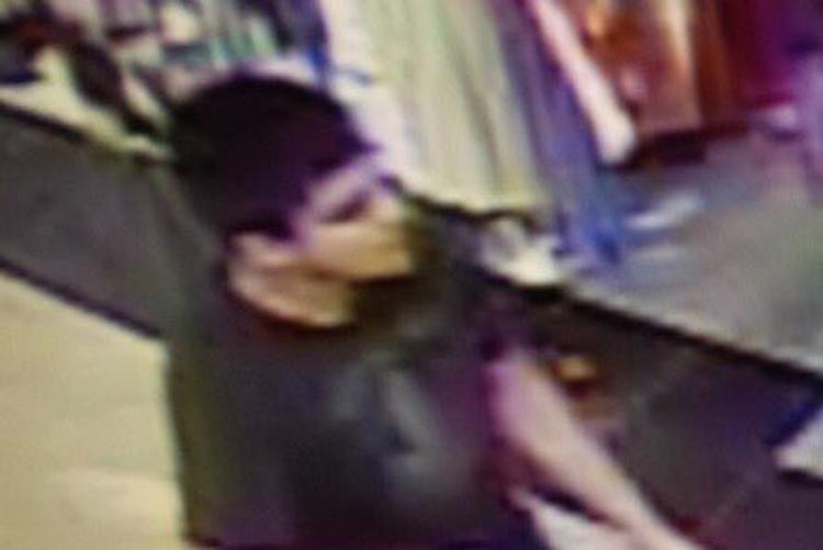 Mueren 5 en un tiroteo en un centro comercial de Washington; el sospechoso es hispano: policía