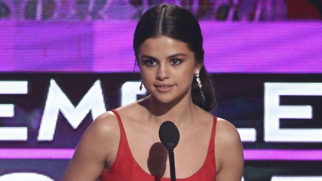 Lo tenía todo pero estaba quebrada por dentro: el emotivo discurso de Selena Gómez