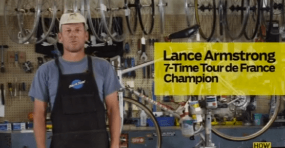 Lance Armstrong te enseña cómo cambiarle una llanta ponchada a tu bici