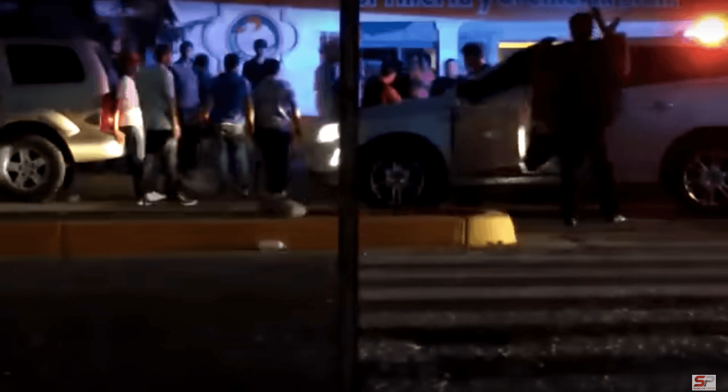 Policías de Culiacán detienen a ocho jóvenes y los entregan a grupo armado