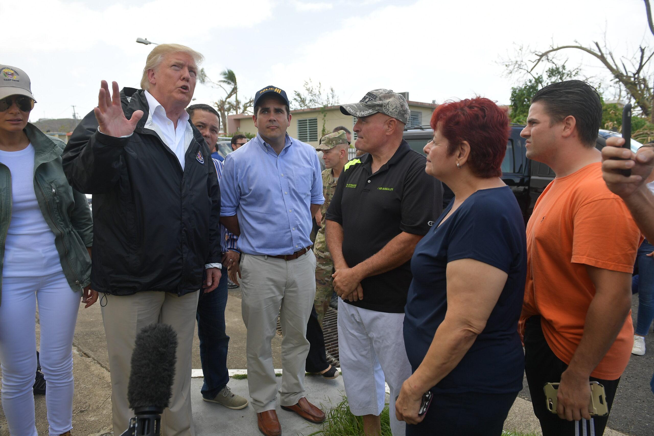Donald Trump llega a Puerto Rico y minimiza tragedia por el paso del huracán María