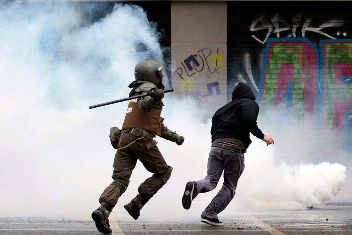 Reprime nuevamente la policía chilena a estudiantes; hay 130 detenidos