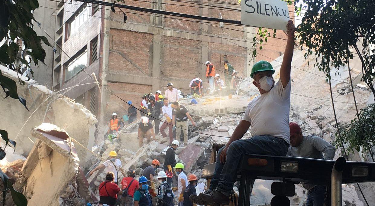 Tras el colapso, las cadenas humanas: la Condesa respondió con fraternidad al golpe del sismo