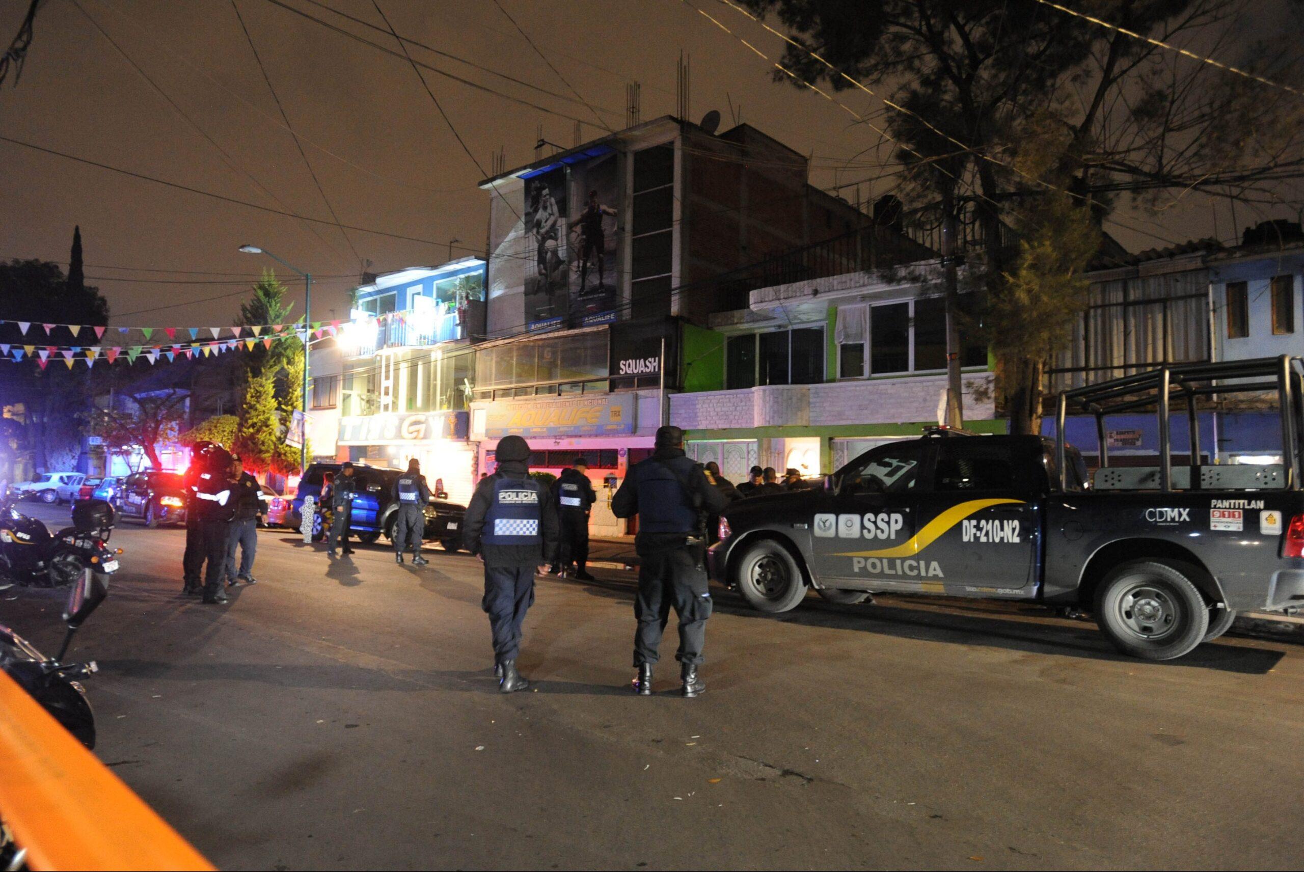 Presunto asalto deja dos muertos en las inmediaciones de la Prepa 5 de la UNAM