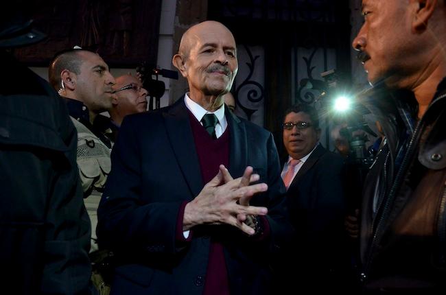 Aprueban regreso de Fausto Vallejo… pero piden conocer su estado de salud