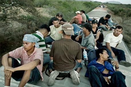 AI acusa negligencia de autoridades mexicanas en trato a migrantes