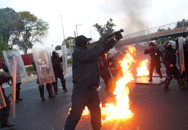 Osorio Chong niega detenciones arbitrarias y uso de balas de goma en disturbios