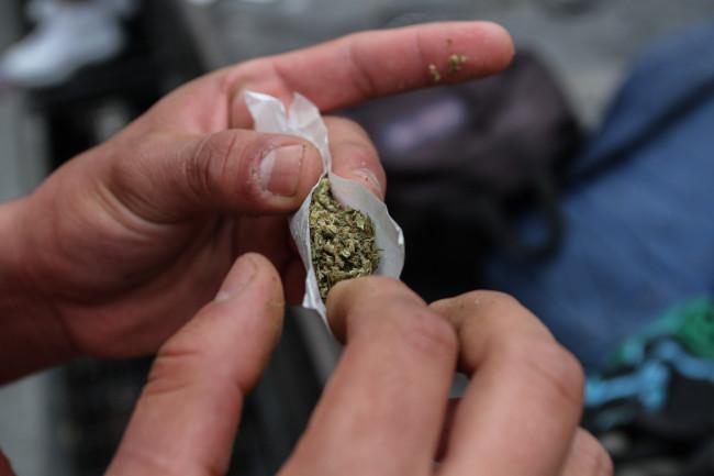 ¿A la cárcel por fumar mariguana? Proponen 6 claves para no castigar con prisión delitos menores de droga