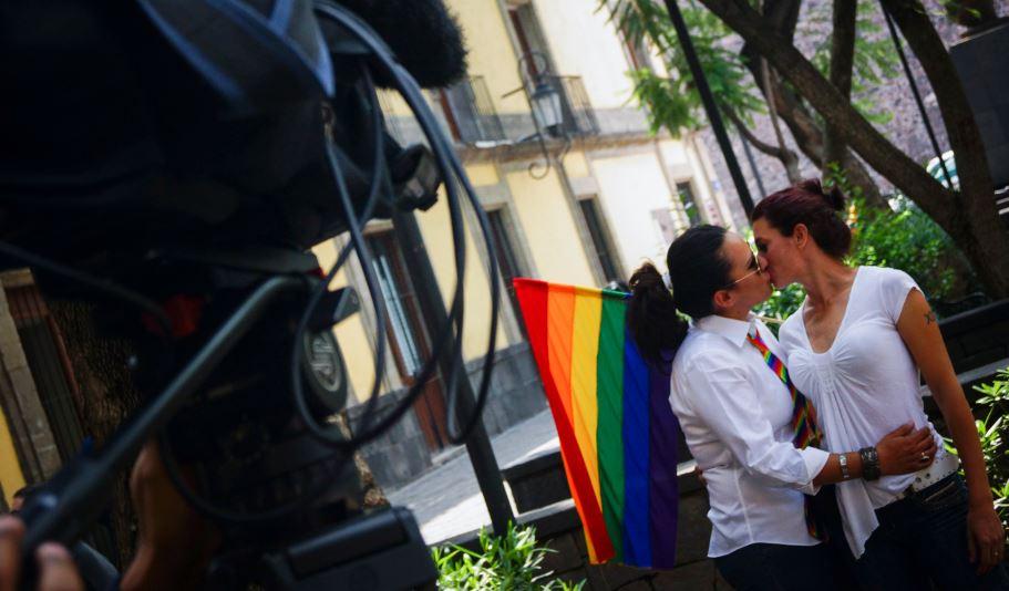 Ordena Corte a autoridades de Chihuahua registrar el matrimonio de una pareja de mujeres