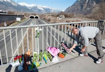 Deja accidente de autobús escolar 28 muertos en Suiza