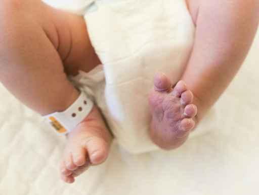 Médicos lesionan pene de bebé por error; IMSS asegura que ya se corrigió