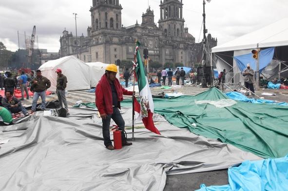 El viernes 13 de la CNTE: desalojo del Zócalo y enfrentamientos con la PF
