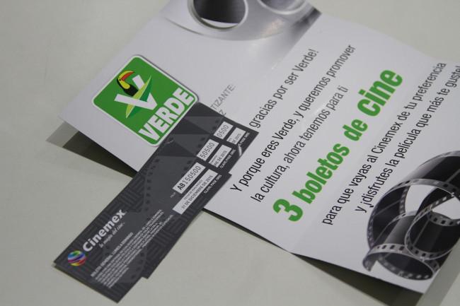 Proponen “castigar” al Verde con 20 mdp por repartir lentes, tarjetas, boletos de cine y papel para tortillas