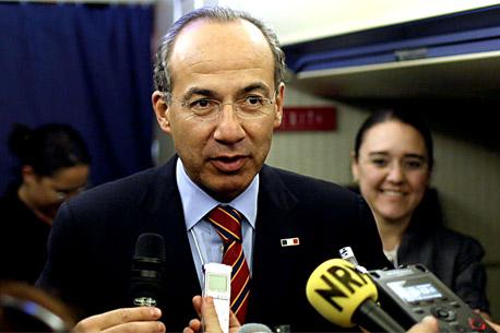Reconoce Calderón que habló con Hillary sobre filtraciones de Wikileaks