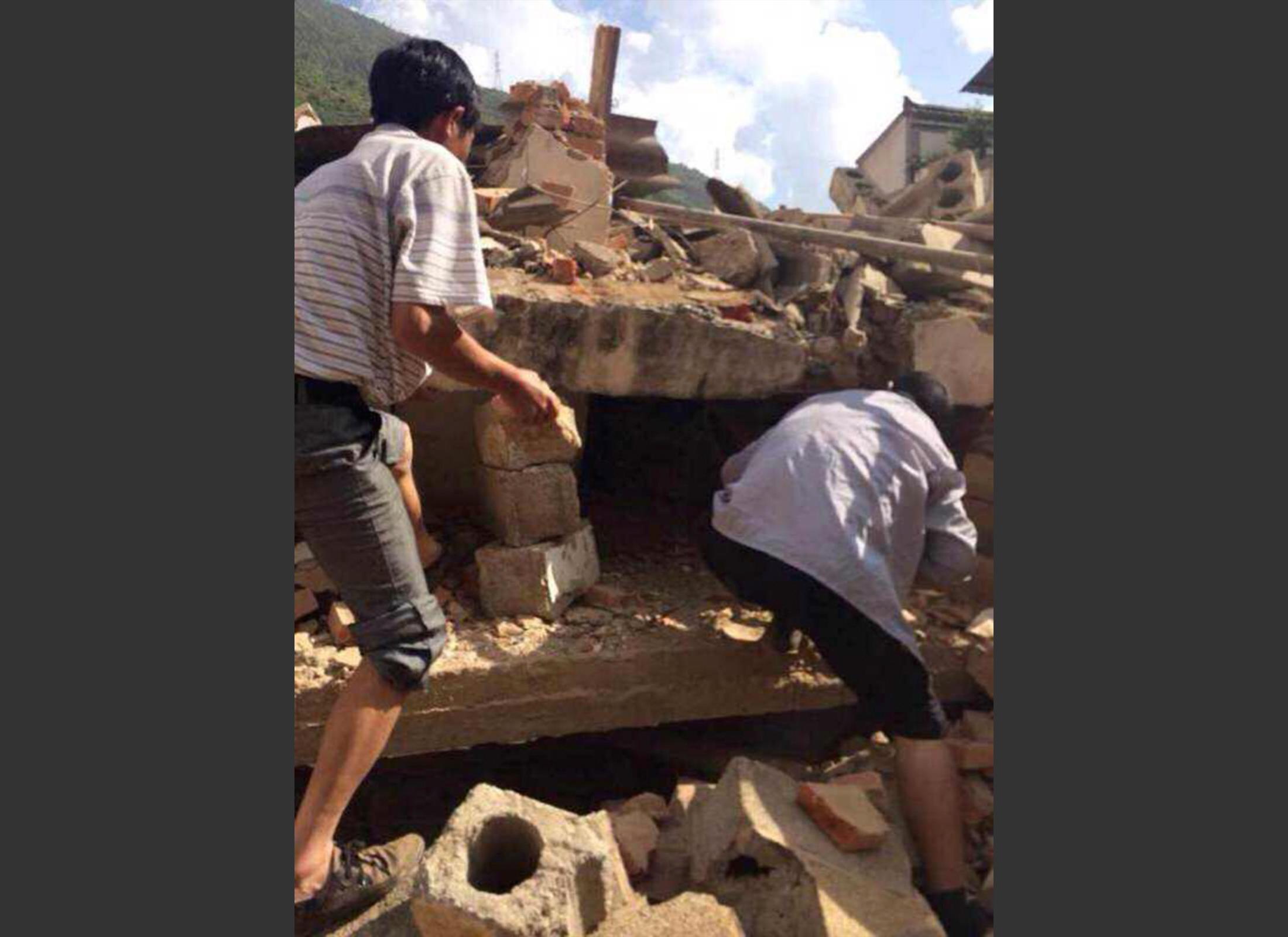 Aumenta a 367 la cifra de muertos por terremoto en China