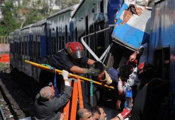 Choque de trenes en Argentina deja al menos 49 muertos