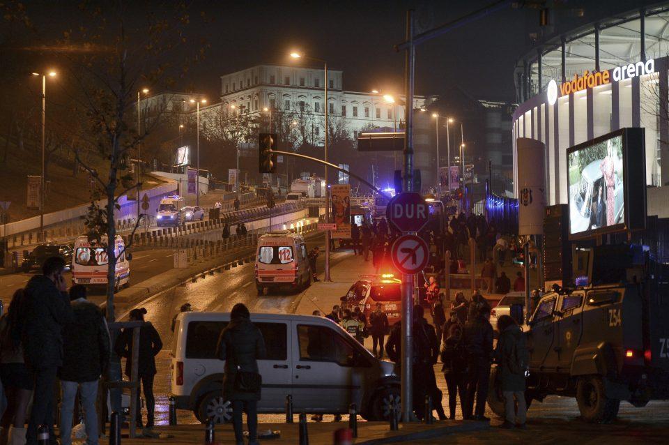 Al menos 13 personas mueren tras explosiones afuera de un estadio en Estambul