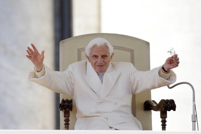 Prometo obediencia incondicional al futuro Papa: Benedicto XVI