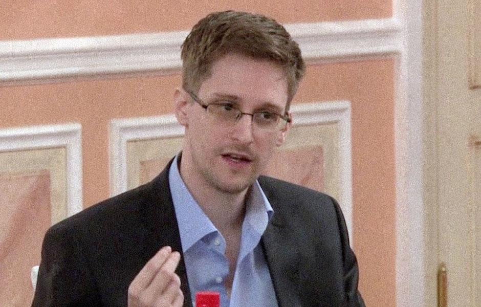 Los gobiernos saben tanto de ti como de los terroristas, dice Snowden sobre espionaje