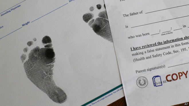 Por qué Texas les niega certificados de nacimiento a bebés nacidos en EU