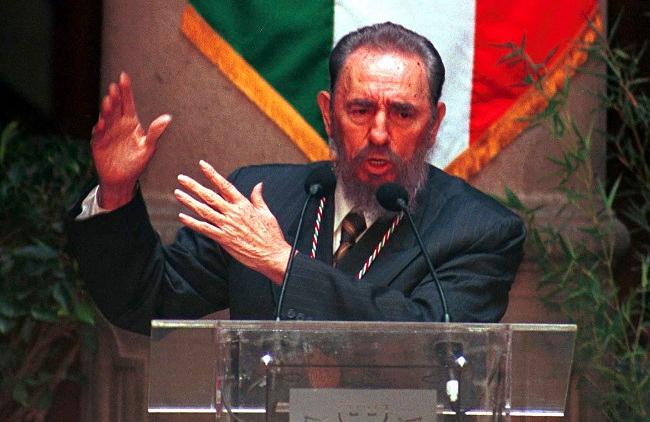 Tras 14 meses de ausencia, Fidel Castro reaparece en calles de La Habana